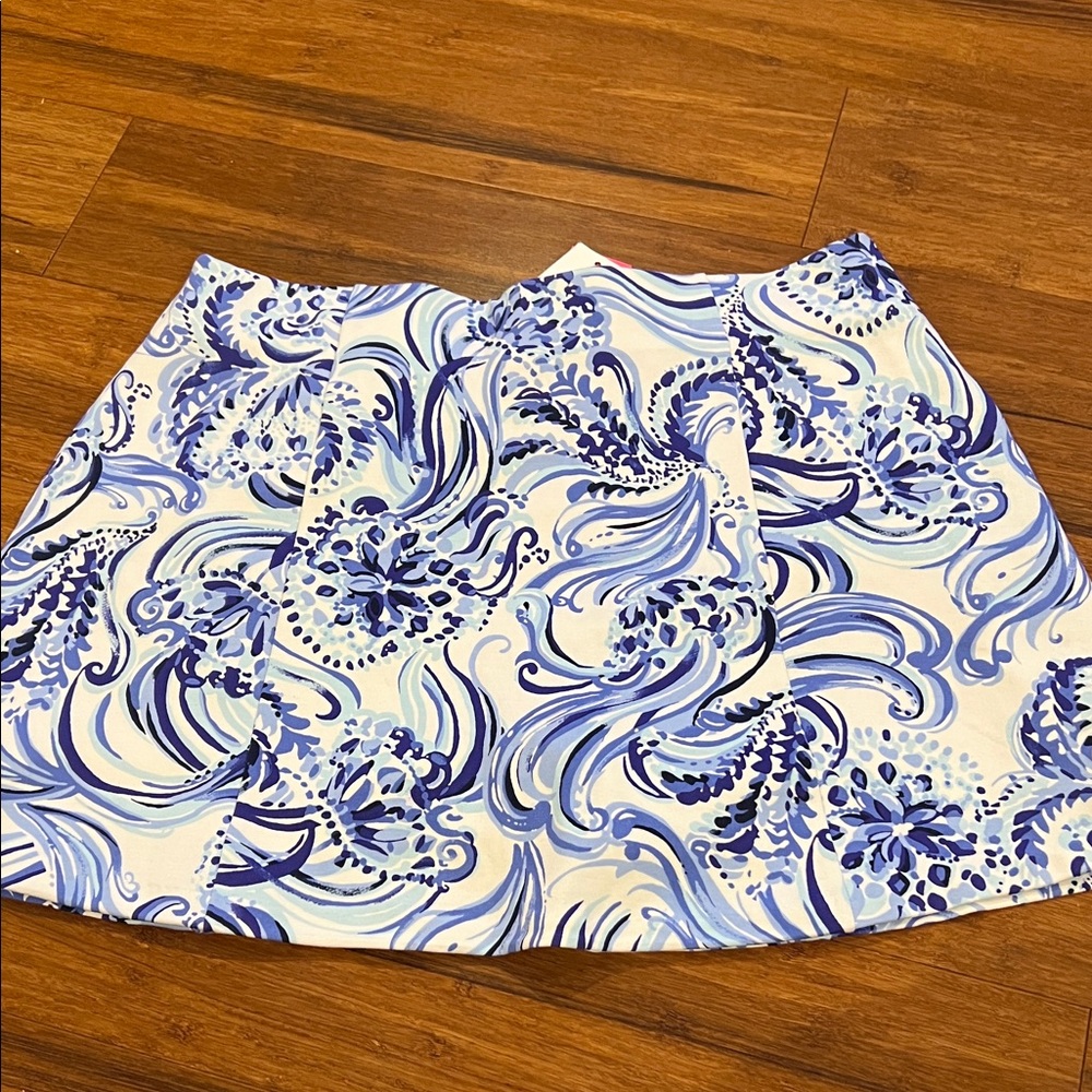 Lilly Pulitzer Blue and White Swirl Madison Skort - Medium - Picture 5 of 6